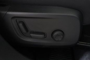 VOLVO XC40 2.0 B3 MHEV Plus Dark DCT Auto Euro 6 (s/s) 5dr