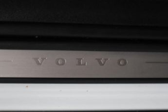 VOLVO XC40 2.0 B3 MHEV Plus Dark DCT Auto Euro 6 (s/s) 5dr