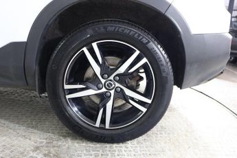 VOLVO XC40 2.0 B3 MHEV Plus Dark DCT Auto Euro 6 (s/s) 5dr