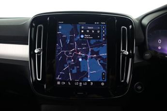 VOLVO XC40 2.0 B3 MHEV Plus Dark DCT Auto Euro 6 (s/s) 5dr