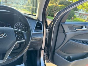 HYUNDAI TUCSON 1.7 CRDi Blue Drive SE Nav SUV 5dr Diesel DCT Euro 6 (s/s) (141 