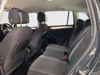 VOLKSWAGEN TIGUAN 2.0 TDI SE Navigation SUV 5dr Diesel DSG 4Motion Euro 6 (s/s) (1