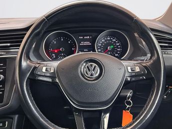VOLKSWAGEN TIGUAN 2.0 TDI SE Navigation SUV 5dr Diesel DSG 4Motion Euro 6 (s/s) (1