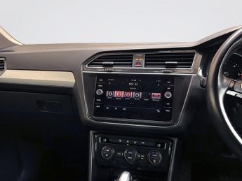 VOLKSWAGEN TIGUAN 2.0 TDI SE Navigation SUV 5dr Diesel DSG 4Motion Euro 6 (s/s) (1
