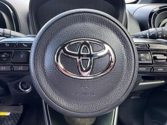 TOYOTA AYGO X 1.0 VVT-i Exclusive Hatchback 5dr Petrol x-shift Euro 6 (s/s) (7