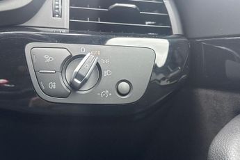 AUDI A4 2.0 TFSI 35 Black Edition Saloon 4dr Petrol S Tronic Euro 6 (s/s