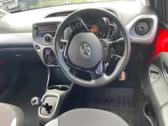 TOYOTA AYGO 1.0 VVT-i x-play Hatchback 5dr Petrol x-shift Euro 6 (68 ps)