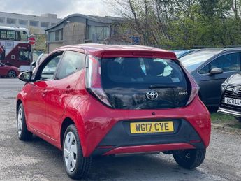 TOYOTA AYGO 1.0 VVT-i x-play Hatchback 5dr Petrol x-shift Euro 6 (68 ps)