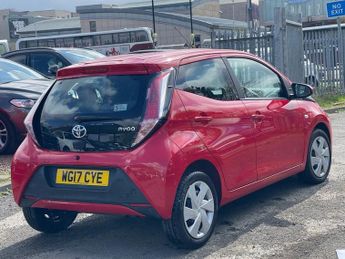 TOYOTA AYGO 1.0 VVT-i x-play Hatchback 5dr Petrol x-shift Euro 6 (68 ps)