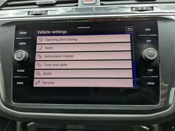 VOLKSWAGEN TIGUAN 1.5 TSI R-Line SUV 5dr Petrol DSG Euro 6 (s/s) (150 ps)