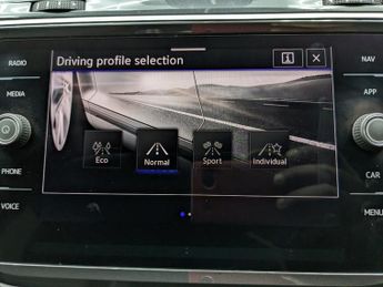VOLKSWAGEN TIGUAN 1.5 TSI R-Line SUV 5dr Petrol DSG Euro 6 (s/s) (150 ps)