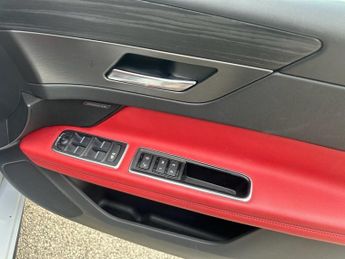 JAGUAR XF 3.0 V6 S Saloon 4dr Petrol Auto Euro 6 (s/s) (380 ps)