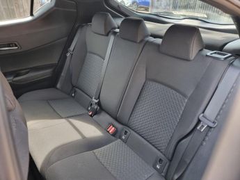 TOYOTA C-HR 1.8 VVT-h GPF Icon SUV 5dr Petrol Hybrid CVT Euro 6 (s/s) (122 p
