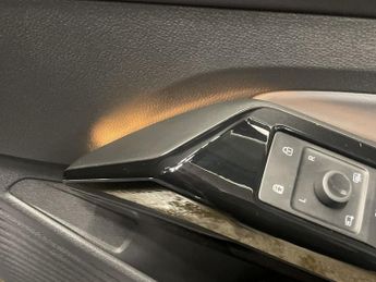 VOLKSWAGEN ID.4 Pure 52kWh Life SUV 5dr Electric Auto (148 ps)