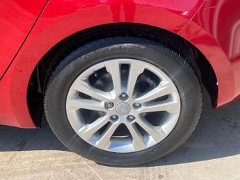 KIA CEED 1.6 CRDi 2 Hatchback 5dr Diesel Auto Euro 5 (126 bhp)