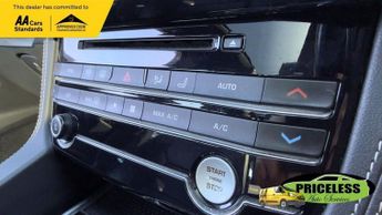 JAGUAR F-PACE AUTOMATIC 2.0 D180 Chequered Flag SUV 5dr Diesel  AWD Euro 6 (s/