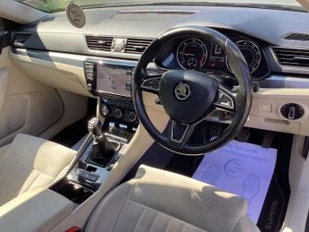 SKODA SUPERB 2.0 TDI SE L Executive Hatchback 5dr Diesel Manual 4WD Euro 6 (s