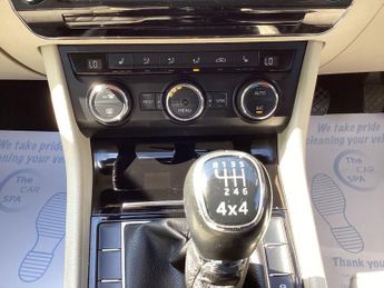 SKODA SUPERB 2.0 TDI SE L Executive Hatchback 5dr Diesel Manual 4WD Euro 6 (s