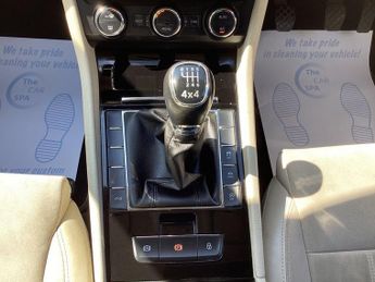 SKODA SUPERB 2.0 TDI SE L Executive Hatchback 5dr Diesel Manual 4WD Euro 6 (s