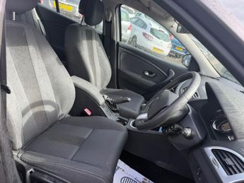 RENAULT MEGANE 1.6 16V Dynamique Hatchback 5dr Petrol Manual Euro 5 (110 ps)