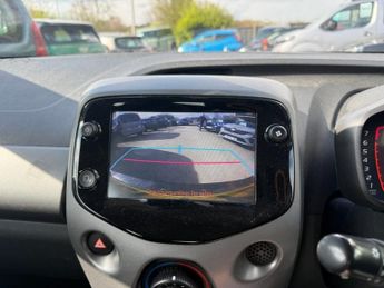 Toyota AYGO 1.0 VVT-i x-play Hatchback 5dr Petrol Manual Euro 6 (s/s) (71 ps