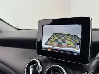 MERCEDES-BENZ GLA 1.6 GLA200 SE (Executive) SUV 5dr Petrol 7G-DCT Euro 6 (s/s) (15