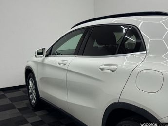 MERCEDES-BENZ GLA 1.6 GLA200 SE (Executive) SUV 5dr Petrol 7G-DCT Euro 6 (s/s) (15