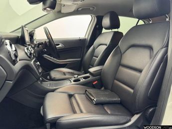 MERCEDES-BENZ GLA 1.6 GLA200 SE (Executive) SUV 5dr Petrol 7G-DCT Euro 6 (s/s) (15