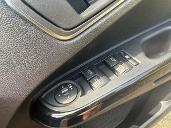 FORD B-MAX 1.6 Titanium MPV 5dr Petrol Powershift Euro 5 (105 ps)