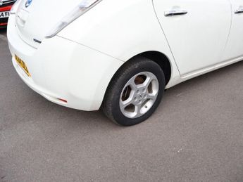 NISSAN LEAF 24kWh Acenta Hatchback 5dr Electric Auto (107 bhp)