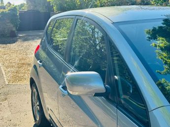 KIA VENGA 1.6 2 MPV 5dr Petrol Auto Euro 6 (123 bhp)