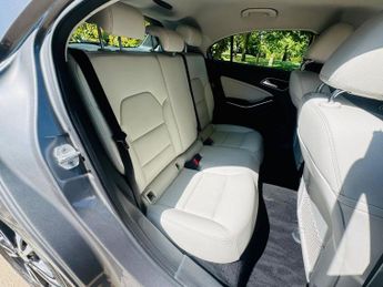 MERCEDES-BENZ A-CLASS 1.6 A180 SE (Executive) Hatchback 5dr Petrol 7G-DCT Euro 6 (s/s)