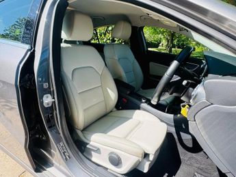 MERCEDES-BENZ A CLASS 1.6 A180 SE (Executive) Hatchback 5dr Petrol 7G-DCT Euro 6 (s/s)