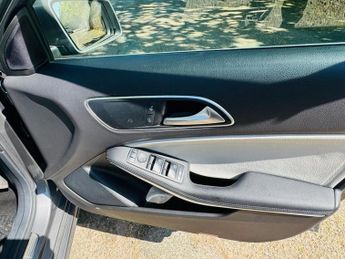 MERCEDES-BENZ A CLASS 1.6 A180 SE (Executive) Hatchback 5dr Petrol 7G-DCT Euro 6 (s/s)
