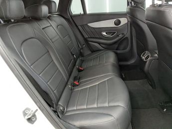MERCEDES-BENZ GLC 2.1 GLC220d AMG Line SUV 5dr Diesel G-Tronic 4MATIC Euro 6 (s/s)