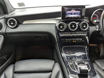 MERCEDES-BENZ GLC 2.1 GLC220d AMG Line SUV 5dr Diesel G-Tronic 4MATIC Euro 6 (s/s)