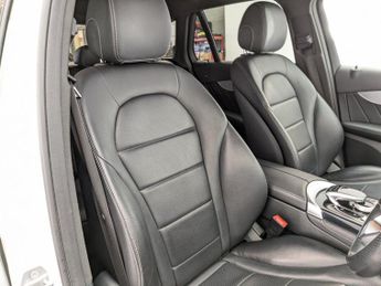 MERCEDES-BENZ GLC 2.1 GLC220d AMG Line SUV 5dr Diesel G-Tronic 4MATIC Euro 6 (s/s)