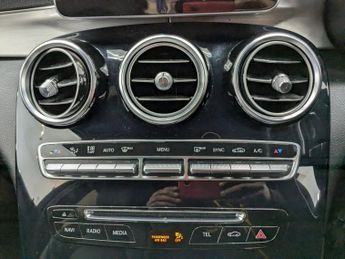 MERCEDES-BENZ GLC 2.1 GLC220d AMG Line SUV 5dr Diesel G-Tronic 4MATIC Euro 6 (s/s)