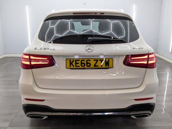 MERCEDES-BENZ GLC 2.1 GLC220d AMG Line SUV 5dr Diesel G-Tronic 4MATIC Euro 6 (s/s)