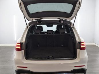 MERCEDES-BENZ GLC 2.1 GLC220d AMG Line SUV 5dr Diesel G-Tronic 4MATIC Euro 6 (s/s)