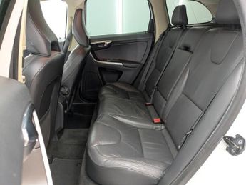 VOLVO XC60 2.4 D5 SE Lux Nav SUV 5dr Diesel Geartronic AWD Euro 5 (215 ps)