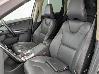 VOLVO XC60 2.4 D5 SE Lux Nav SUV 5dr Diesel Geartronic AWD Euro 5 (215 ps)