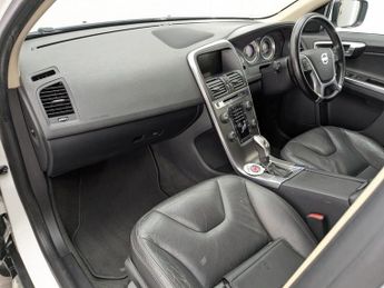 VOLVO XC60 2.4 D5 SE Lux Nav SUV 5dr Diesel Geartronic AWD Euro 5 (215 ps)