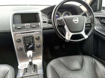 VOLVO XC60 2.4 D5 SE Lux Nav SUV 5dr Diesel Geartronic AWD Euro 5 (215 ps)