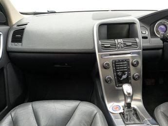 VOLVO XC60 2.4 D5 SE Lux Nav SUV 5dr Diesel Geartronic AWD Euro 5 (215 ps)