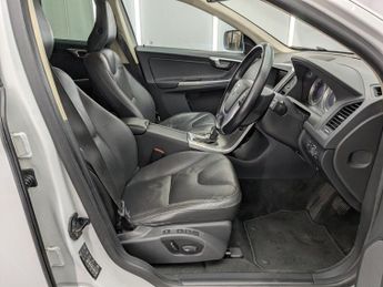 VOLVO XC60 2.4 D5 SE Lux Nav SUV 5dr Diesel Geartronic AWD Euro 5 (215 ps)