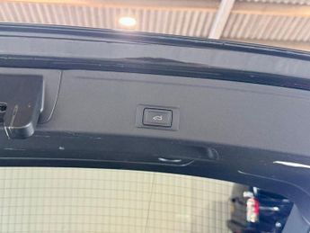 AUDI A4 AVANT 2.0 TDI ultra S line Estate 5dr Diesel S Tronic Euro 6 (s/s) (19