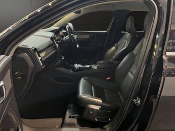 VOLVO XC40 2.0 B4 MHEV Inscription SUV 5dr Petrol Hybrid Auto Euro 6 (s/s) 