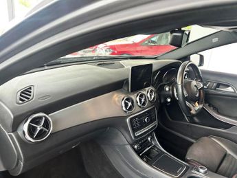 MERCEDES-BENZ GLA 2.1 GLA220d AMG Line (Premium Plus) SUV 5dr Diesel 7G-DCT 4MATIC