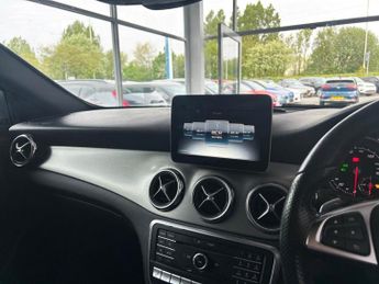 MERCEDES-BENZ GLA 2.1 GLA220d AMG Line (Premium Plus) SUV 5dr Diesel 7G-DCT 4MATIC